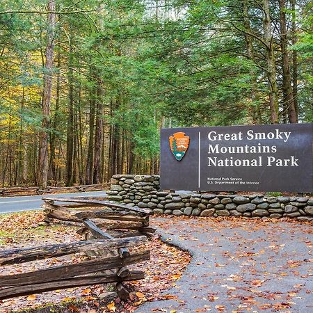 Nestled Inn McCookville Экстерьер фото